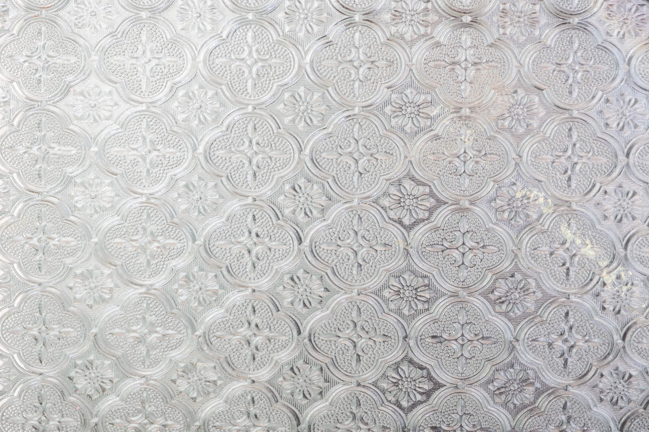 Art Deco Wallpaper design file showing detailed silver quatrefoil pattern