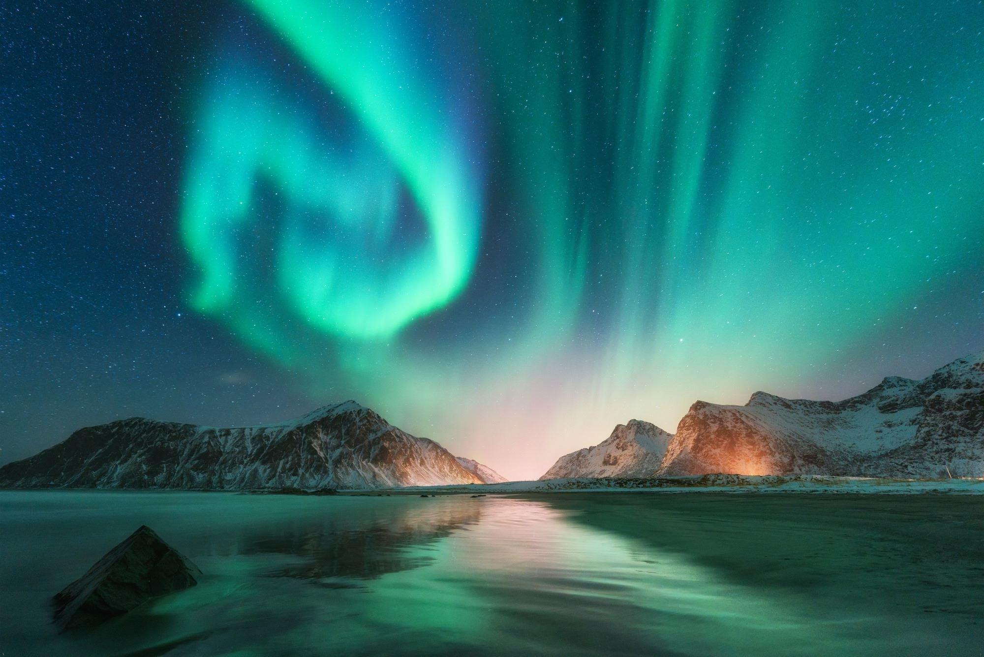 Northern Lights mountain lake design file showing complete Aurora Borealis pattern