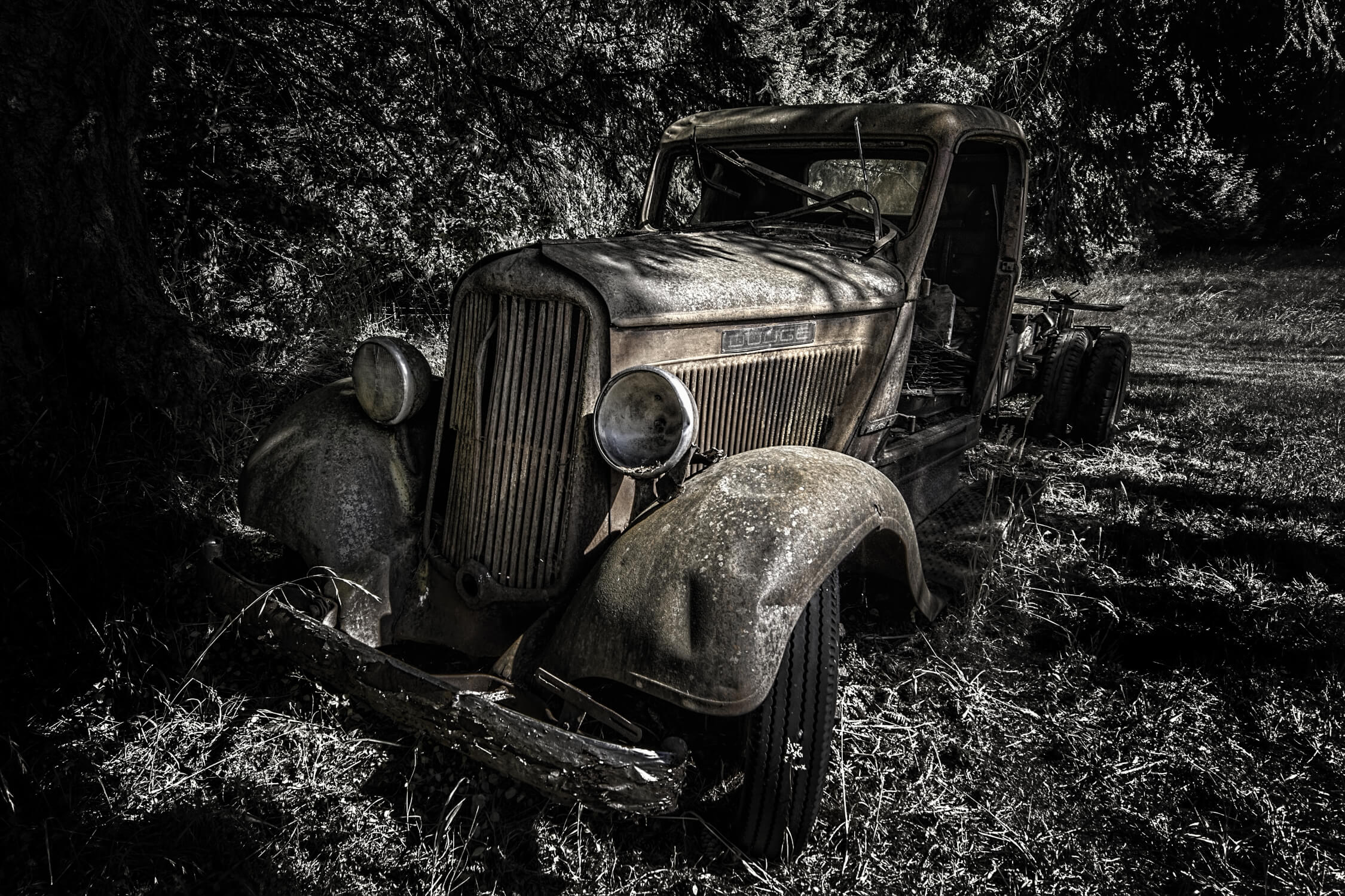 Vintage car wallpaper design file showing detailed black and white pattern